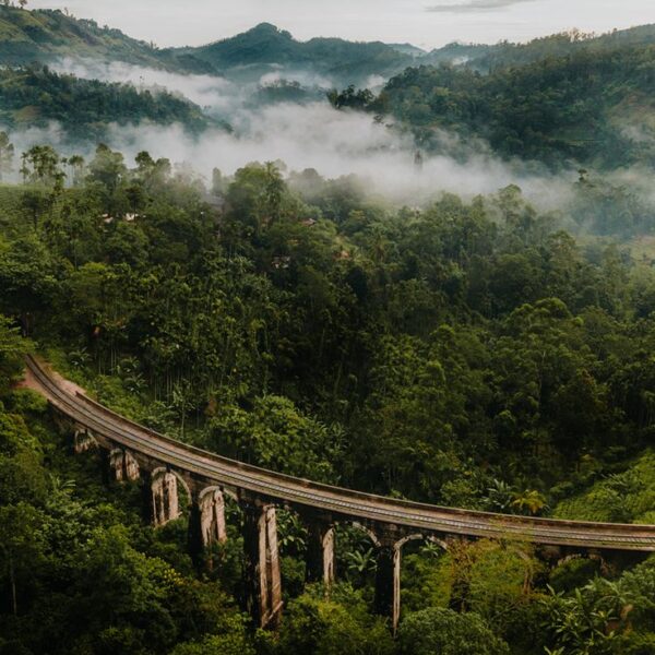 A breathtaking marvel of engineering, connecting history with the stunning beauty of Sri Lanka’s landscapes.